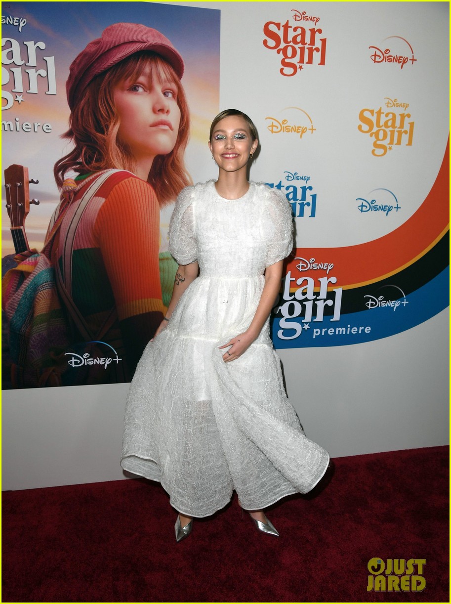 grace vanderwaal wears sparkly eyeshadow to stargirl premiere 02