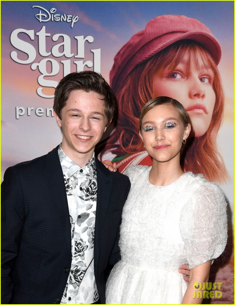 grace vanderwaal wears sparkly eyeshadow to stargirl premiere 09