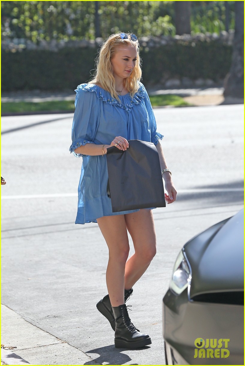 Joe Jonas & Pregnant Sophie Turner Make A Juice Bar Run | Photo 1290663 ...