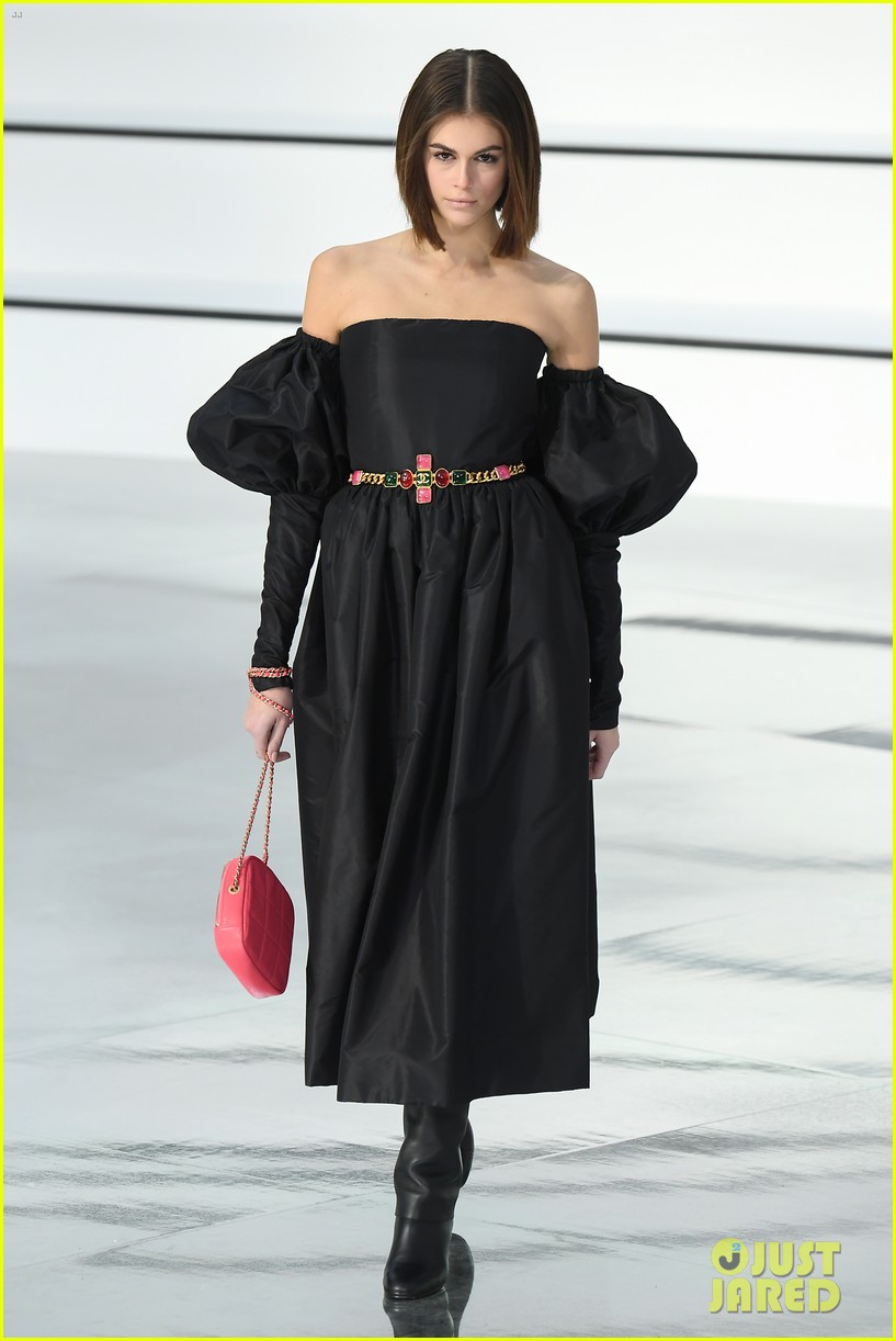 Kaia Gerber Wears Strapless Dress On Chanel Runway In Paris: Photo