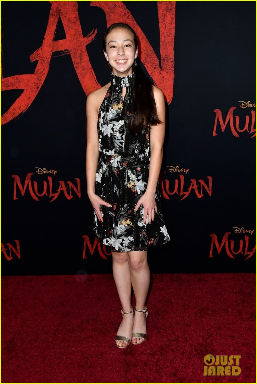 Lana Condor Gets Glam For 'mulan' Premiere In La 