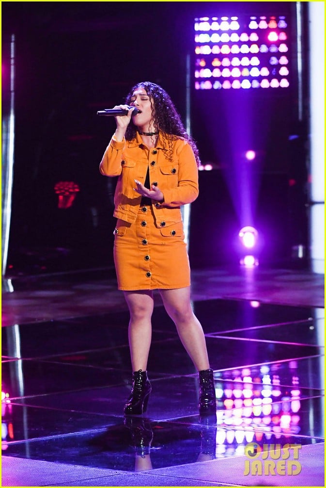 Mandi Castillo Gets 4 Chair Turn On The Voice See Who She Picks