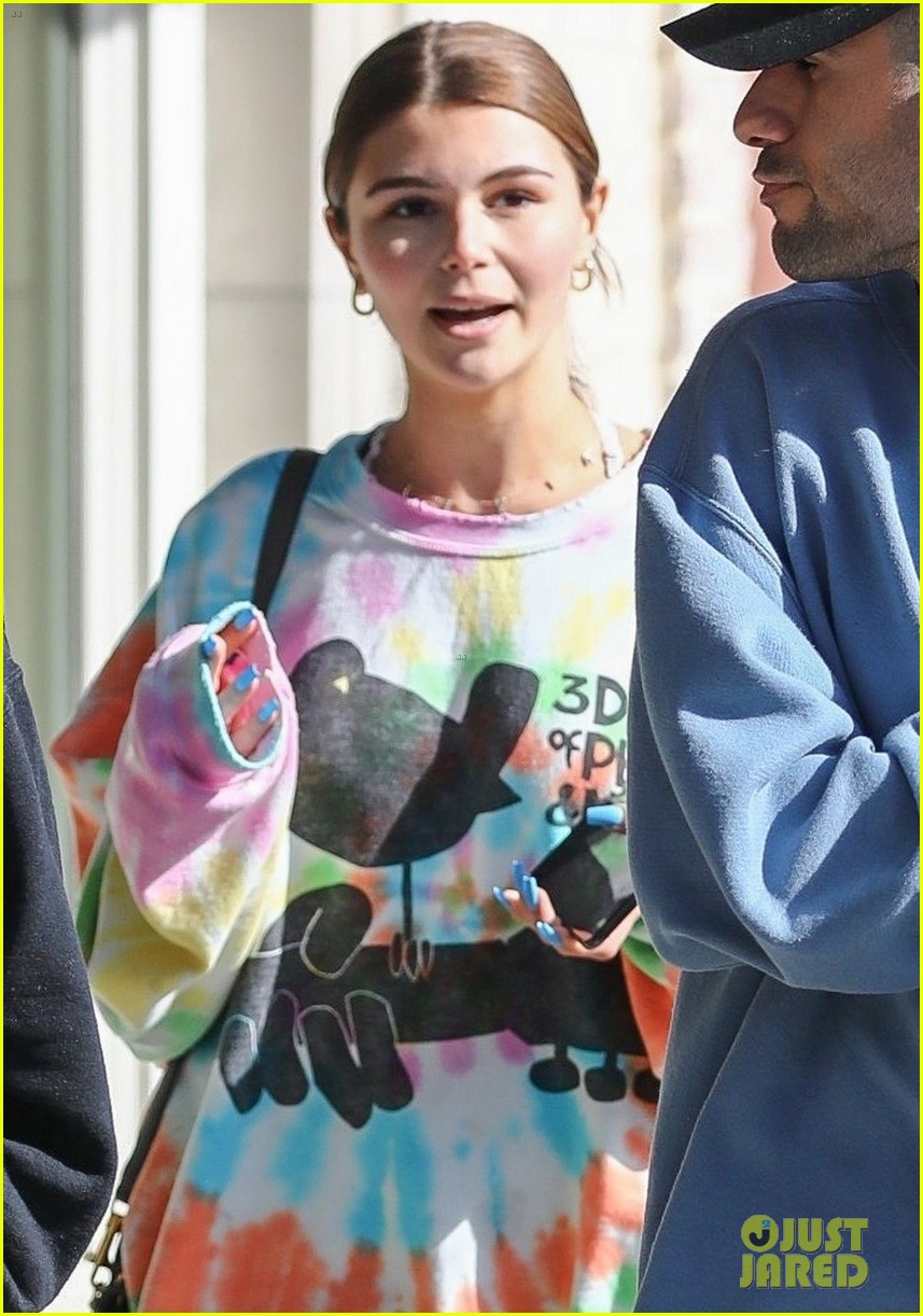 olivia jade gets lunch with friends 06