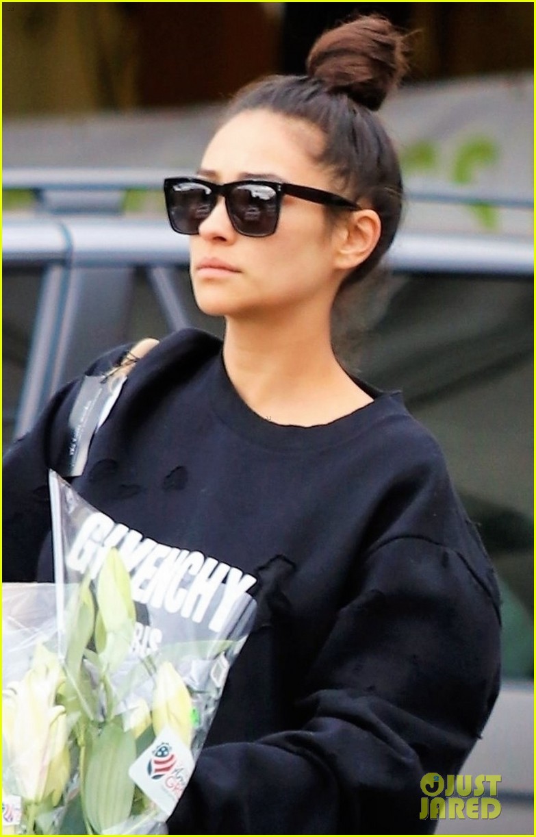 shay mitchell groceries family run 02