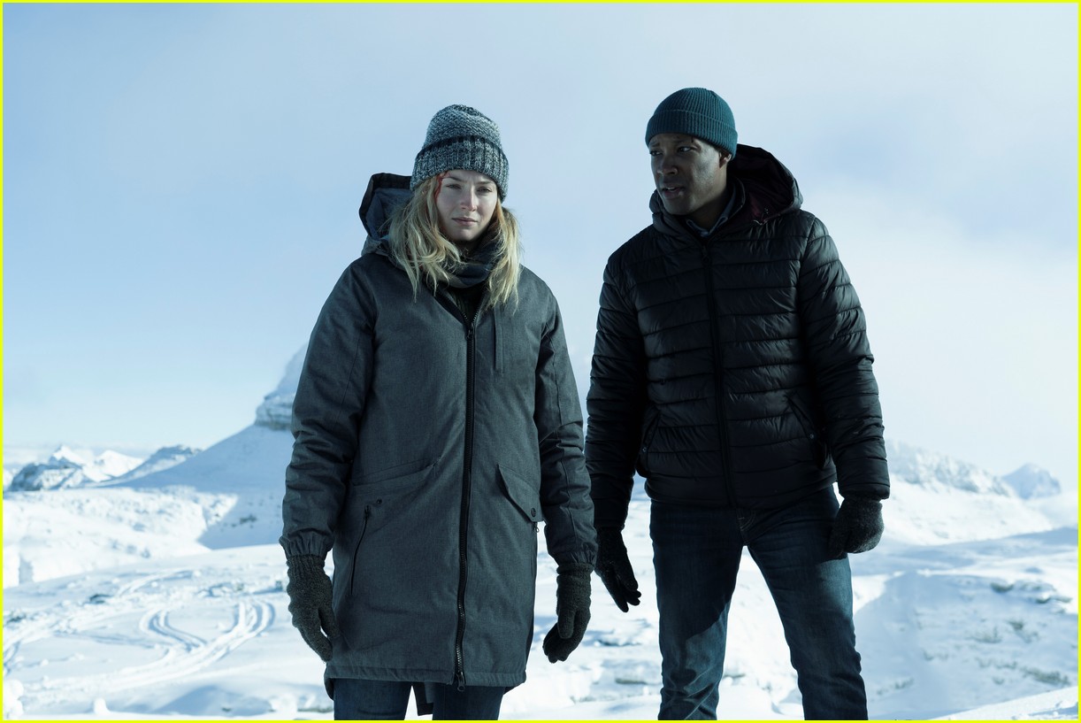sophie turner survive trailer watch 04