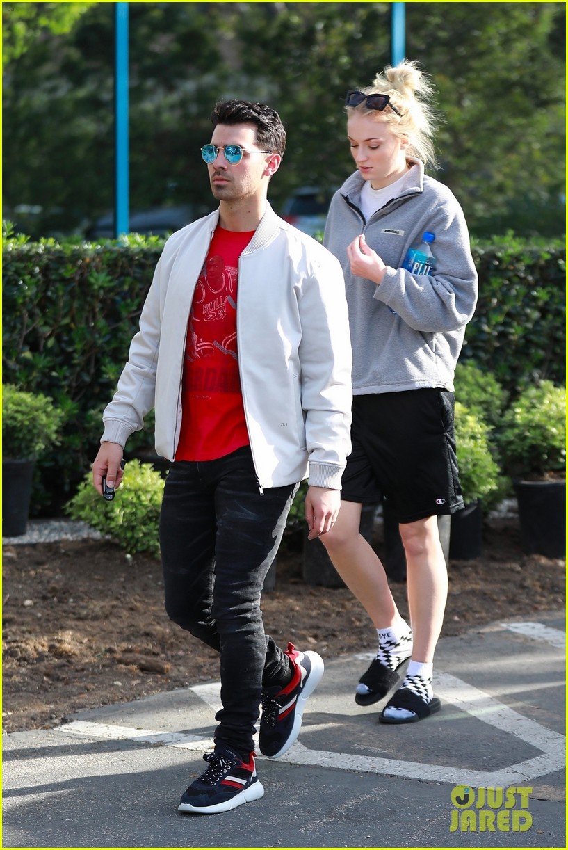 Full Sized Photo of joe jonas sophie turner casual outing sweats 05