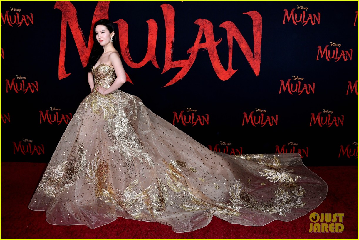 yifei liu mulan premiere 05