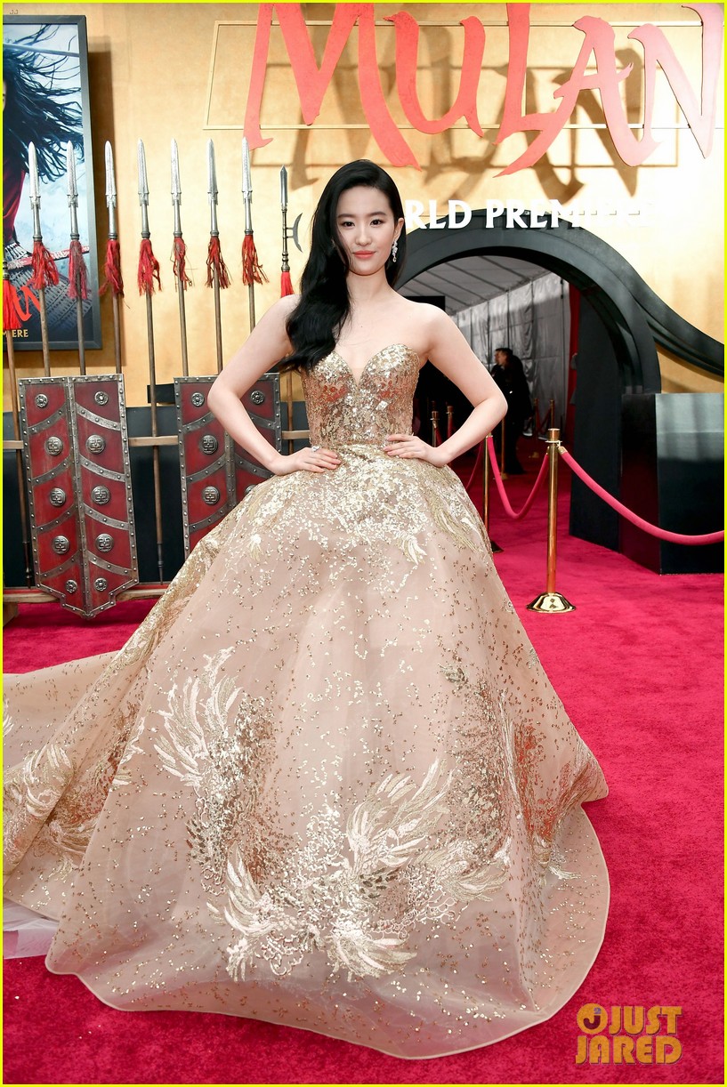 yifei liu mulan premiere 06