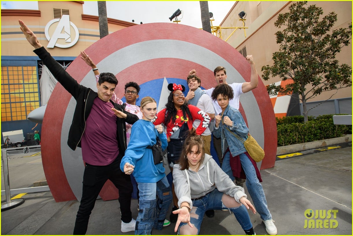 &lsquo;Zombies 2&rsquo; Cast Enjoy Fun Filled Day at Disneyland | Photo 1290507