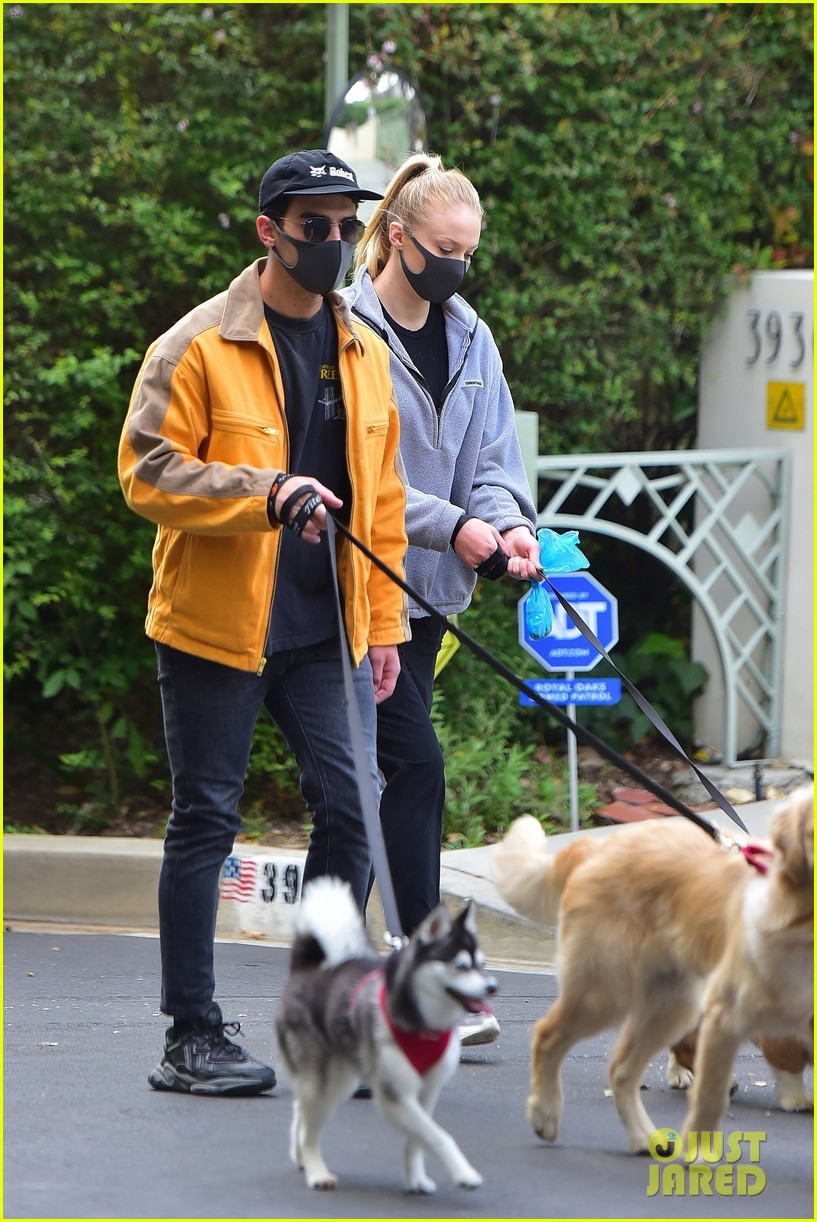 Sophie Turner & Husband Joe Jonas Walk Their Dogs While Wearing ...