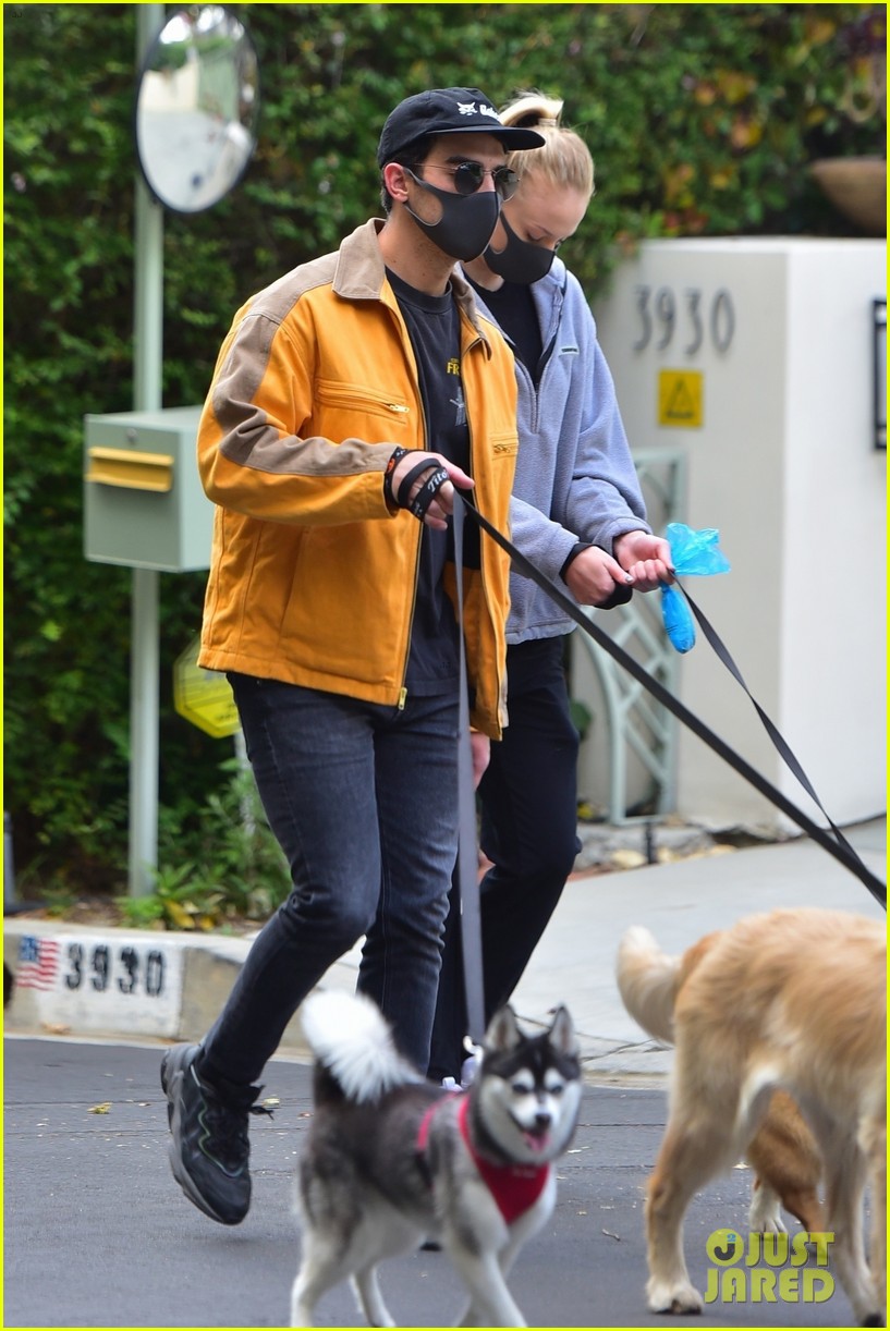 Sophie Turner & Husband Joe Jonas Walk Their Dogs While Wearing ...