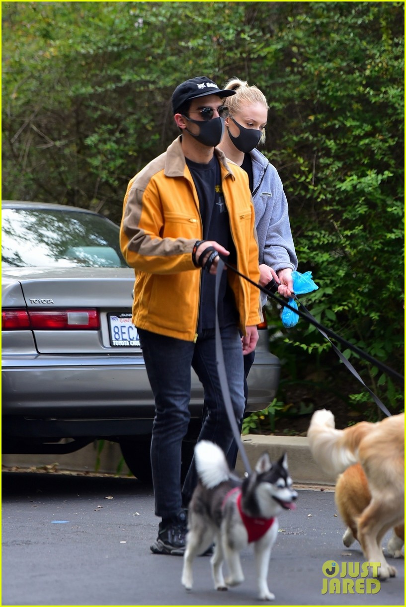 Sophie Turner & Husband Joe Jonas Walk Their Dogs While Wearing ...