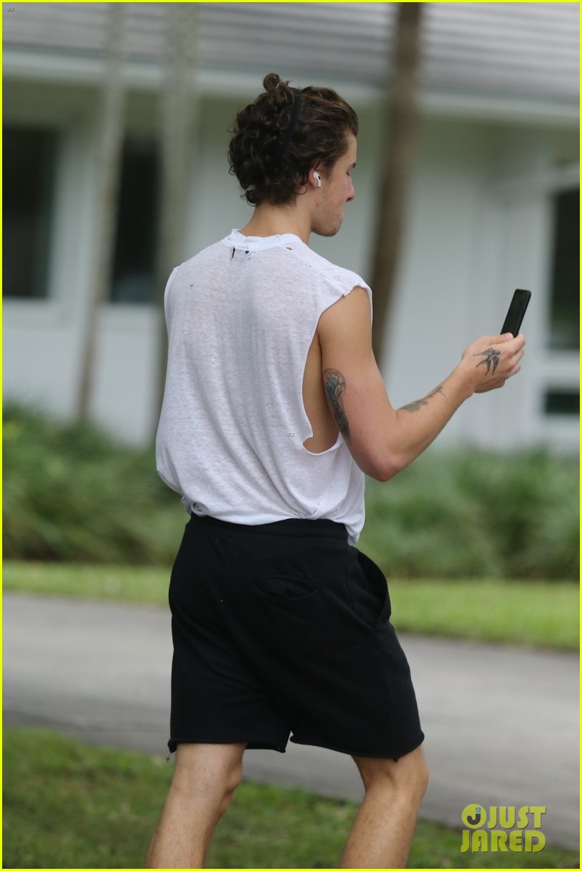 shawn mendes takes a call during his neighborhood stroll 21