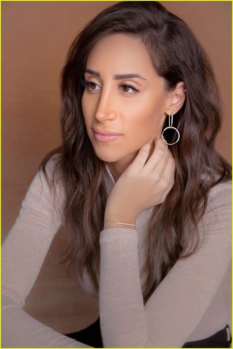 Danielle Jonas Dishes On Being In Jonas Brothers&rsquo; Music Videos & Her