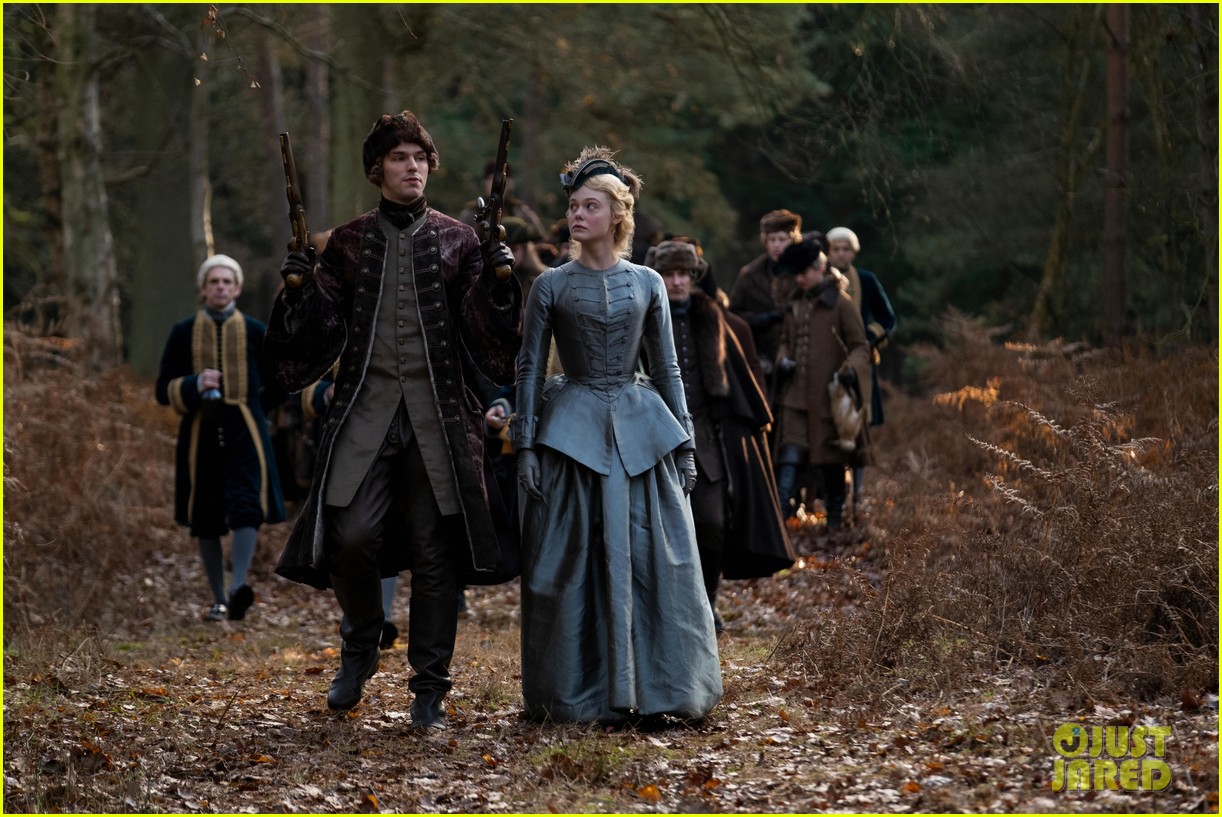 elle fanning dishes on doing a comedy for the first time with hulus the great 03