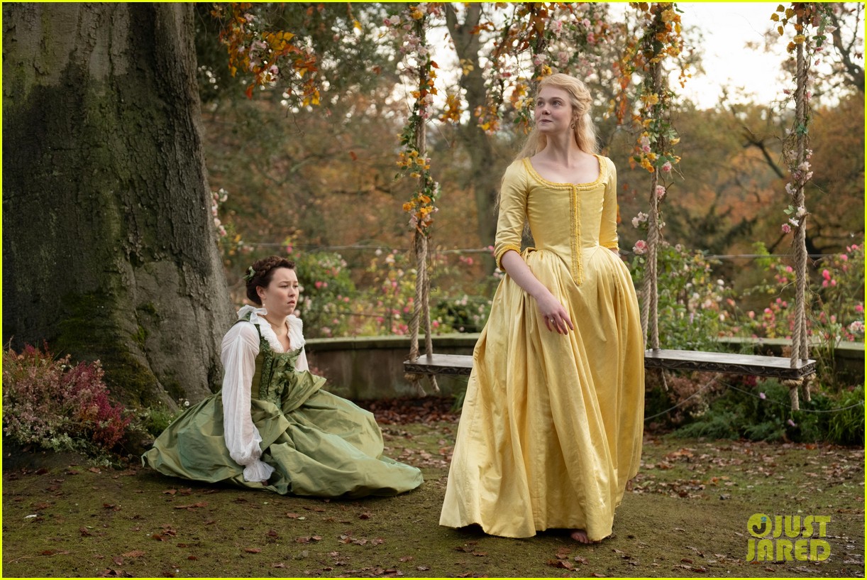 elle fanning dishes on doing a comedy for the first time with hulus the great 04