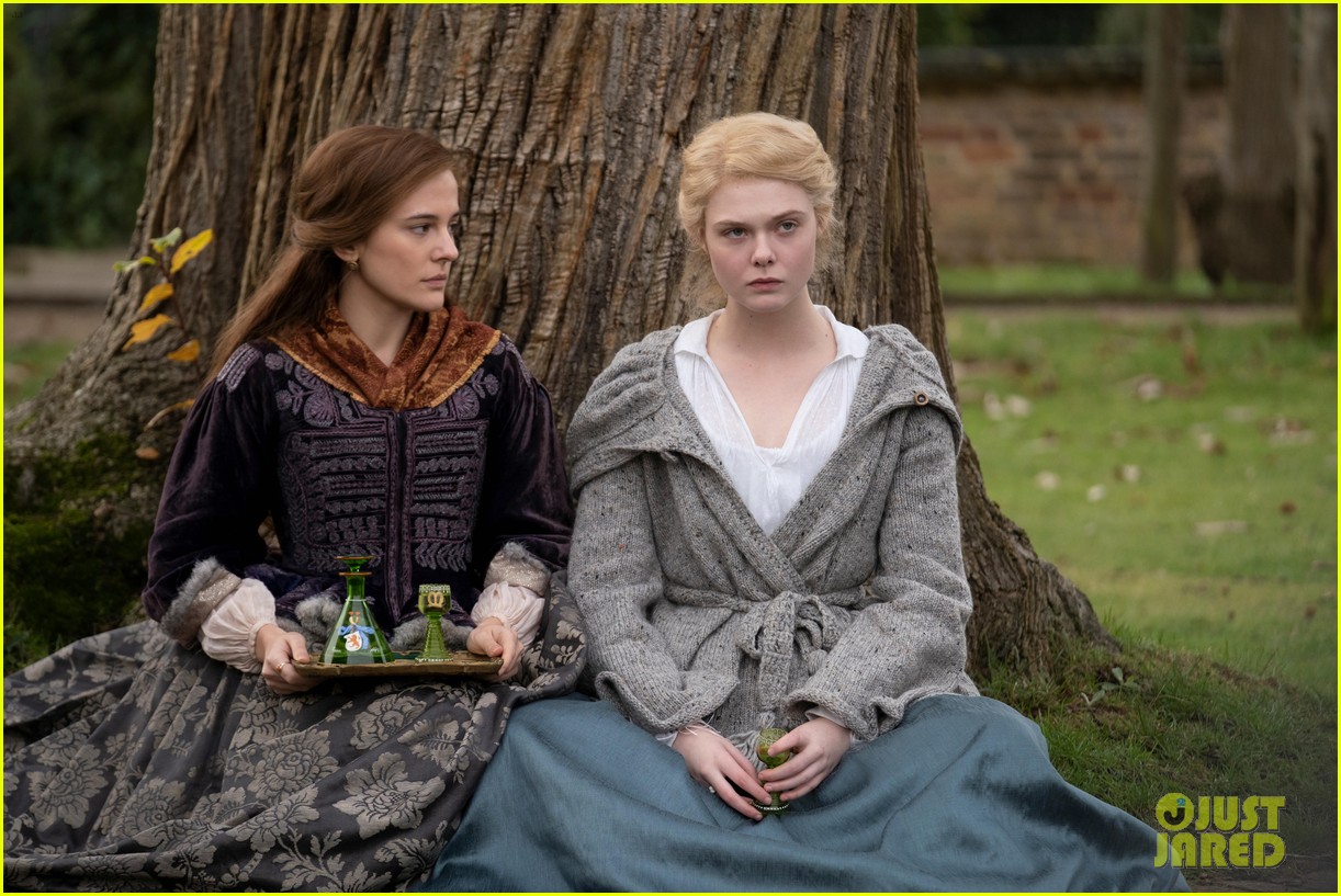 elle fanning dishes on doing a comedy for the first time with hulus the great 08