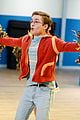 sean giambrone sadie stanley get ready for prom on the goldbergs season finale 18