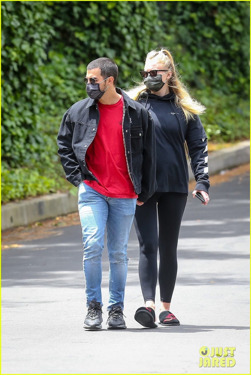 Sophie Turner & Joe Jonas Go for a Walk Amid Pandemic in LA: Photo 1293571, Joe Jonas, Pregnant Celebrities, Sophie Turner Pictures