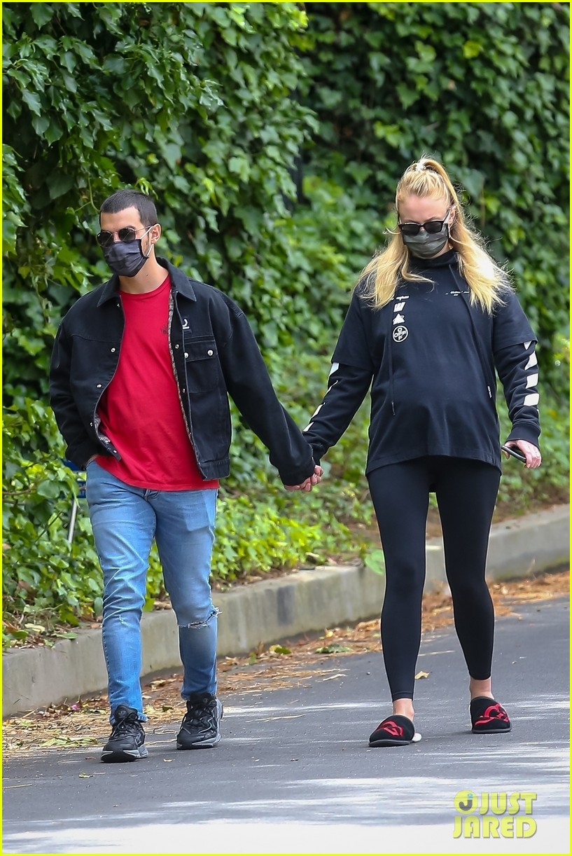 Sophie Turner & Joe Jonas Go for a Walk Amid Pandemic in LA: Photo 1293598, Joe Jonas, Pregnant Celebrities, Sophie Turner Pictures