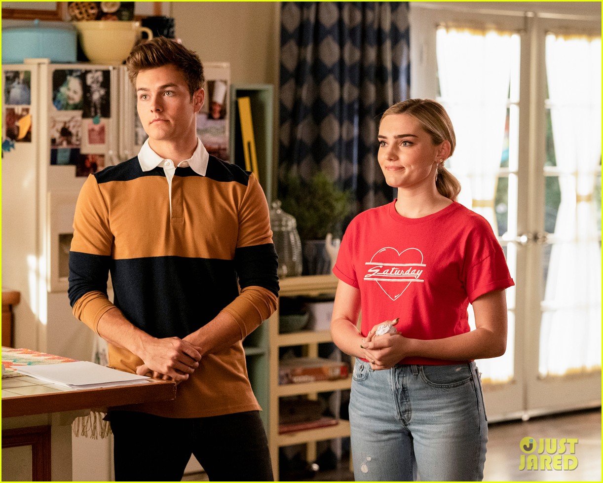 Meg Donnelly & Peyton Meyer Head To Prom On 'American Housewife' Season