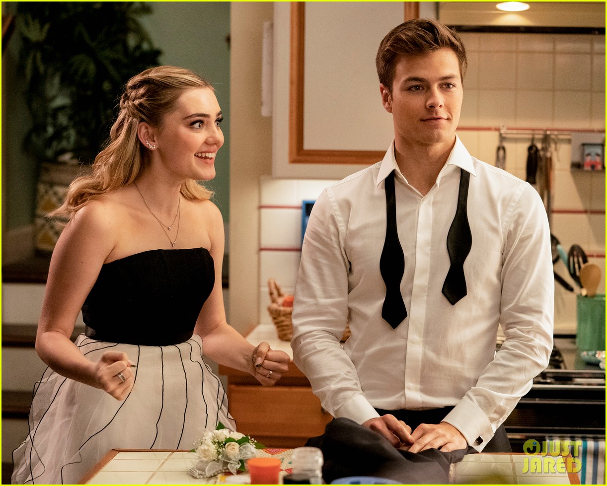 Meg Donnelly & Peyton Meyer Head To Prom On 'American Housewife' Season