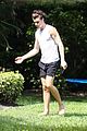 shawn mendes spends some time soaking up the sun 01