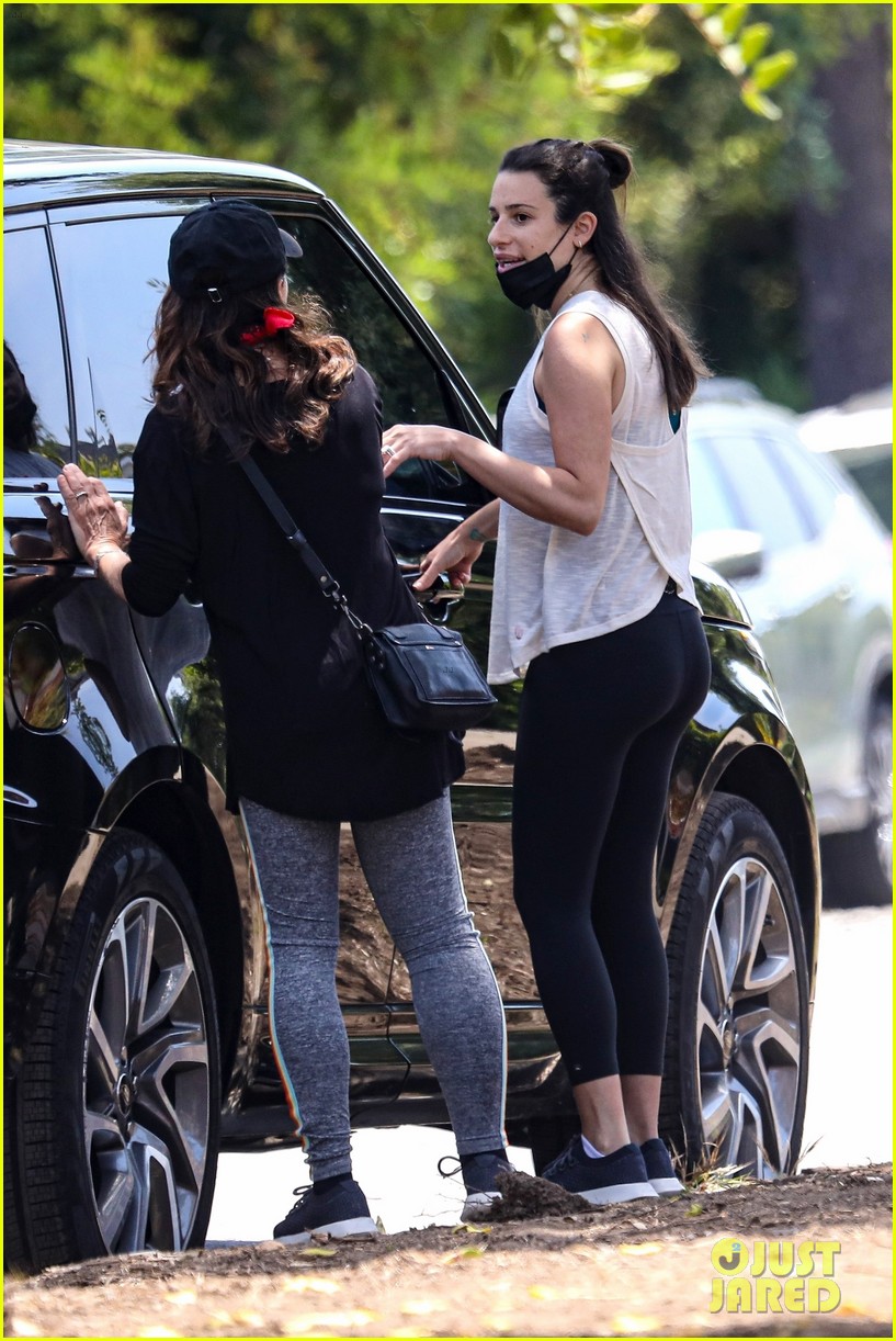 Lea Michele Shows Off Baby Bump on Afternoon Hike | Photo 1293966