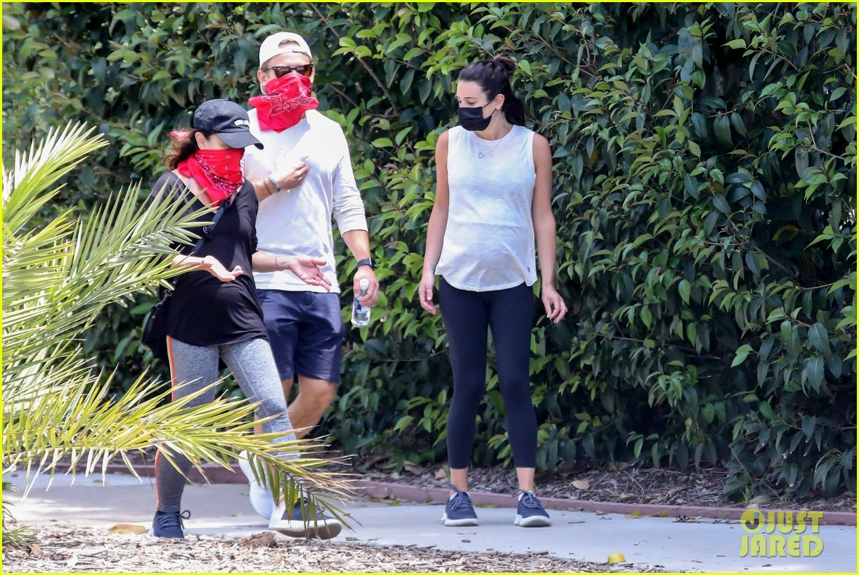 Lea Michele Shows Off Baby Bump on Afternoon Hike | Photo 1293968