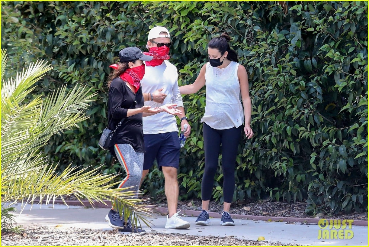 Lea Michele Shows Off Baby Bump on Afternoon Hike | Photo 1293969