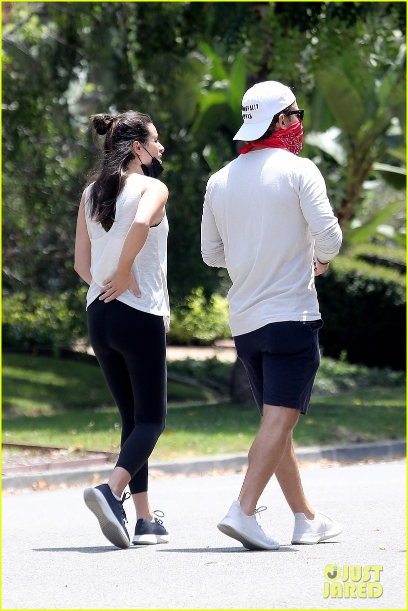 Lea Michele Shows Off Baby Bump on Afternoon Hike | Photo 1293971