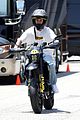 justin bieber cycle ride drink pick up 02