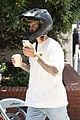 justin bieber cycle ride drink pick up 03