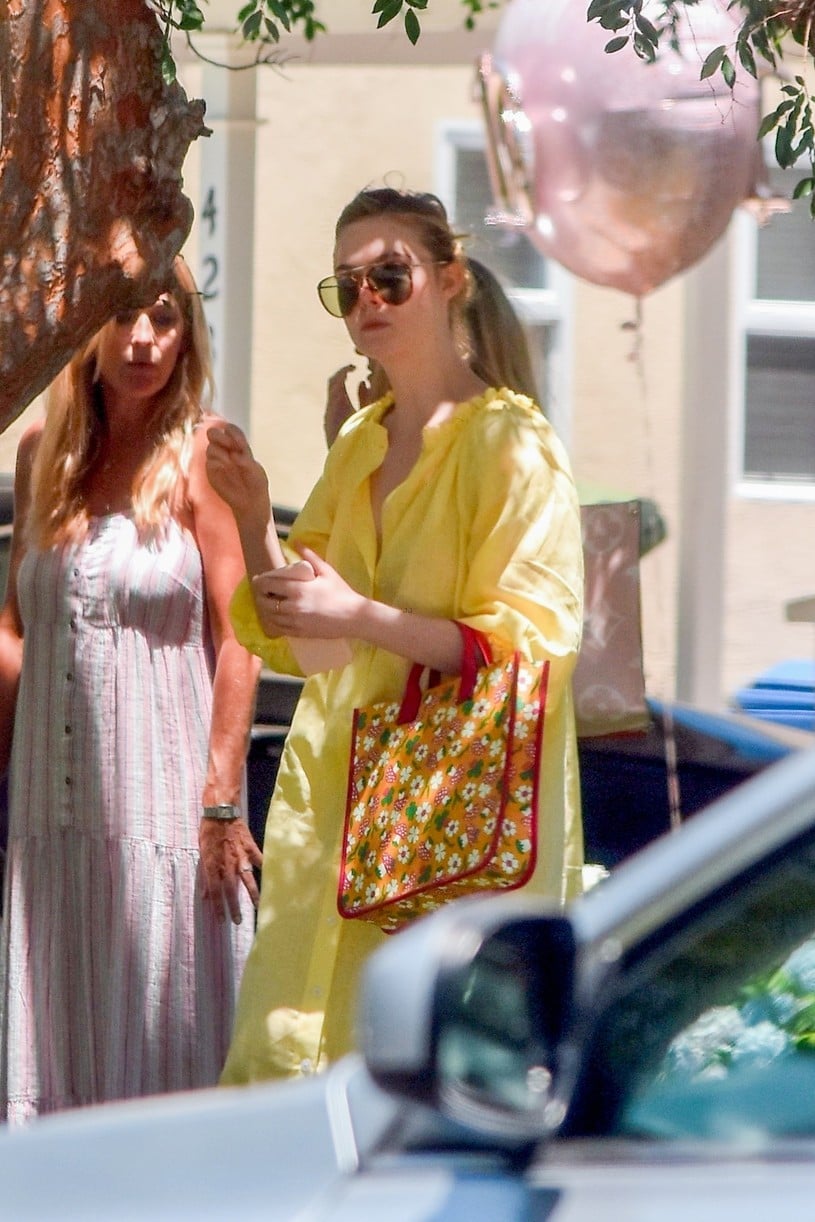 elle fanning yellow dress party sister dakota pics 01