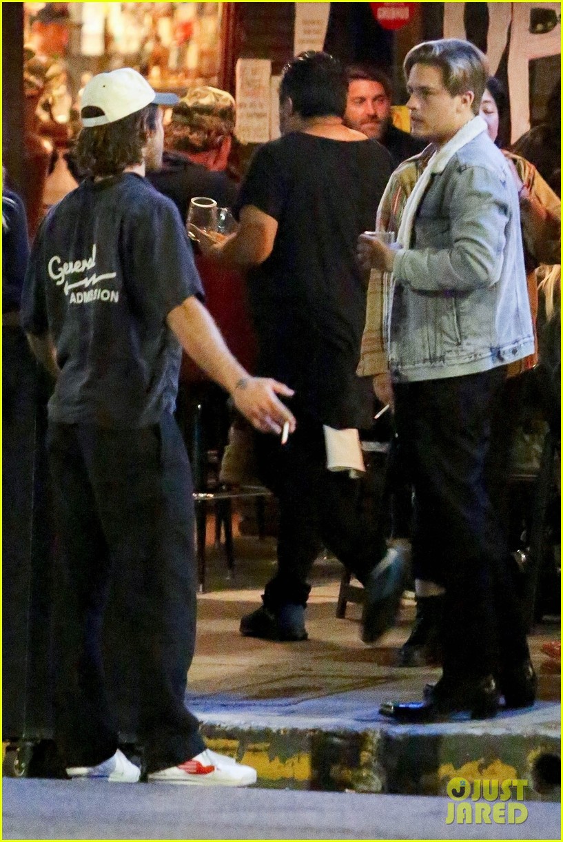 kj apa dylan sprouse barbara palvin grab dinner 15