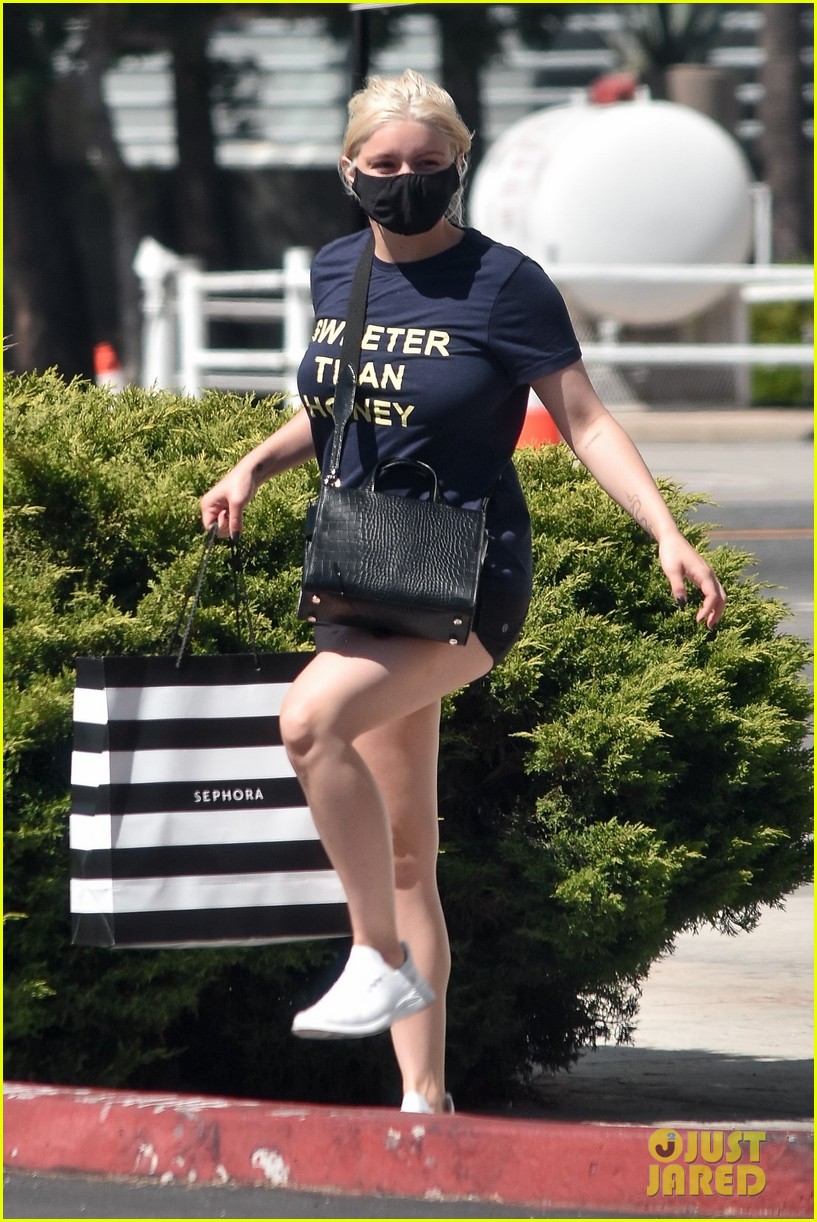 ariel winter sephora trip new blonde hair 02