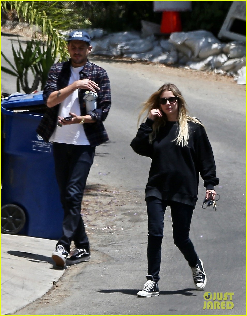 Full Sized Photo of ashley benson g eazy arrive home 05 Ashley Benson