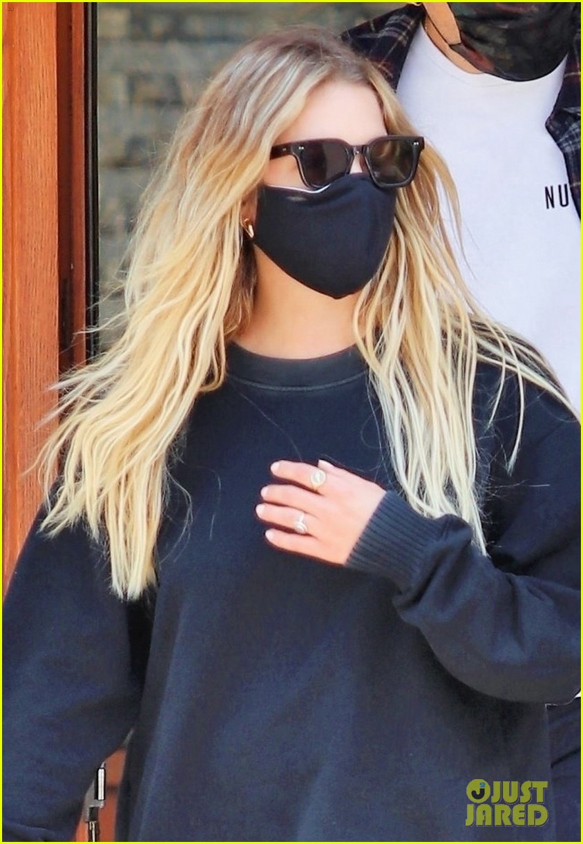 ashley benson boyfriend g eazy couple up for lunch 02