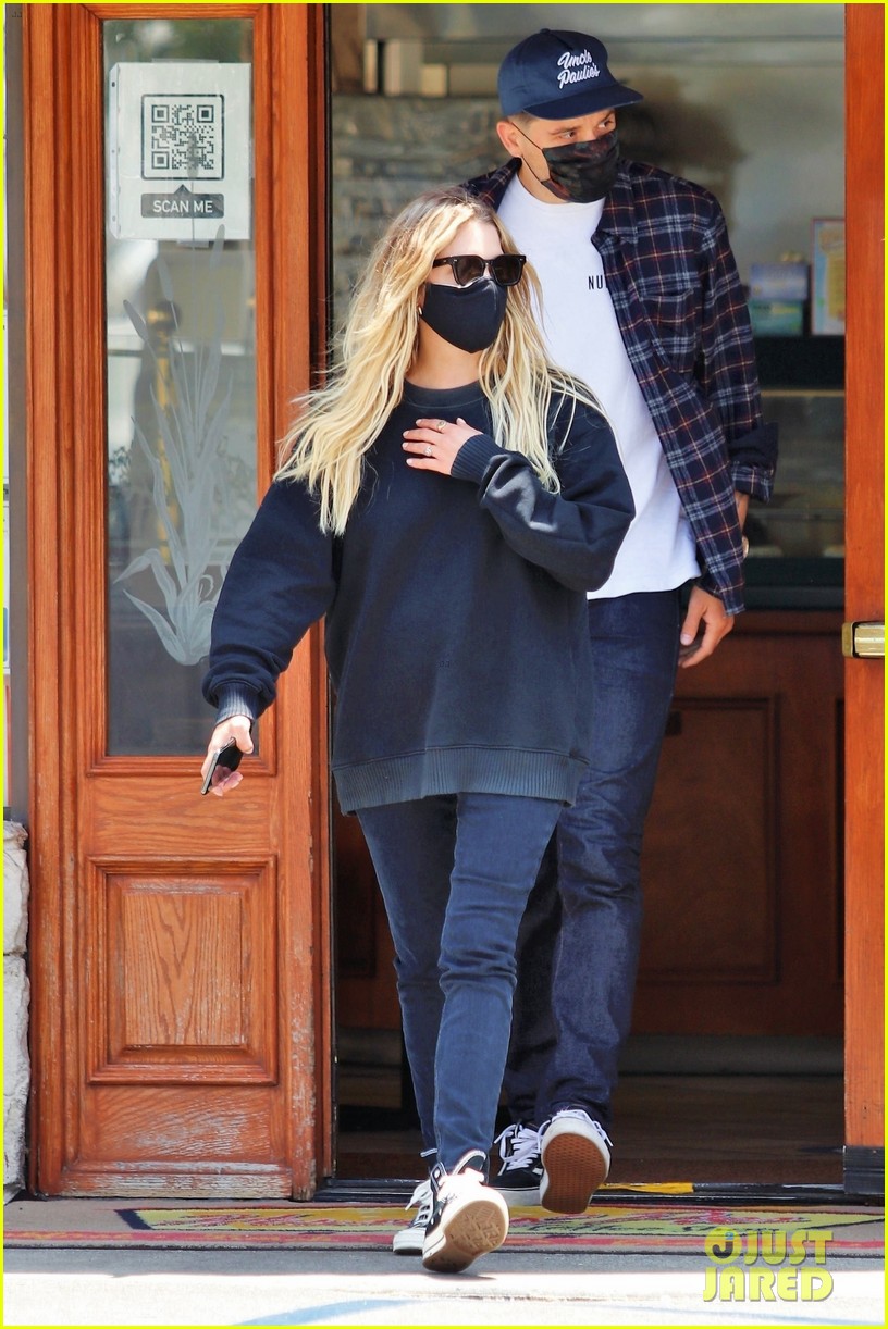 ashley benson boyfriend g eazy couple up for lunch 03
