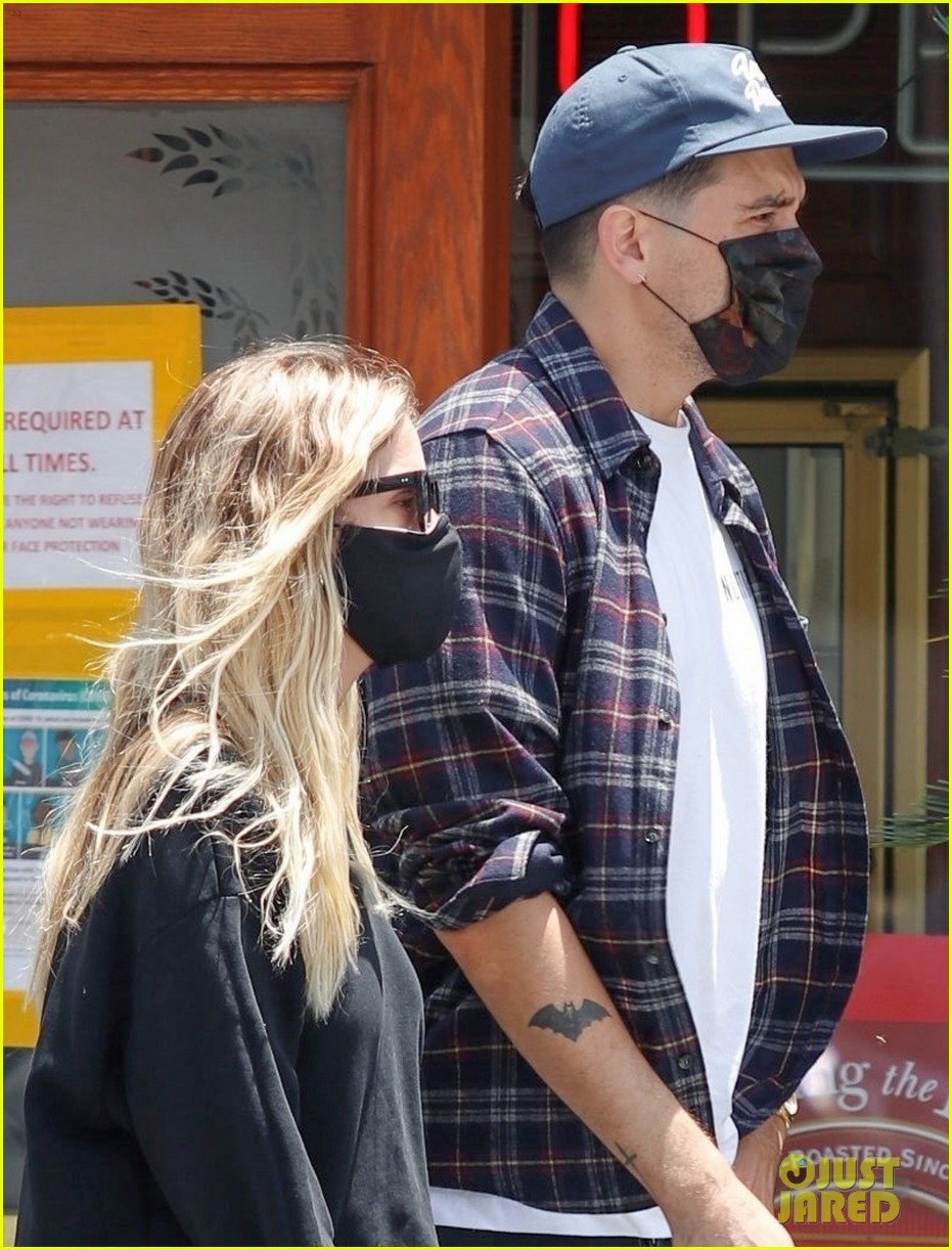 ashley benson boyfriend g eazy couple up for lunch 04