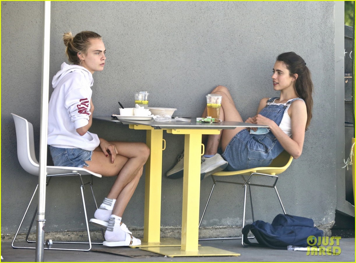 Full Sized Photo of cara delevingne margaret qualley at lunch 27 Cara Delevingne Grabs Lunch