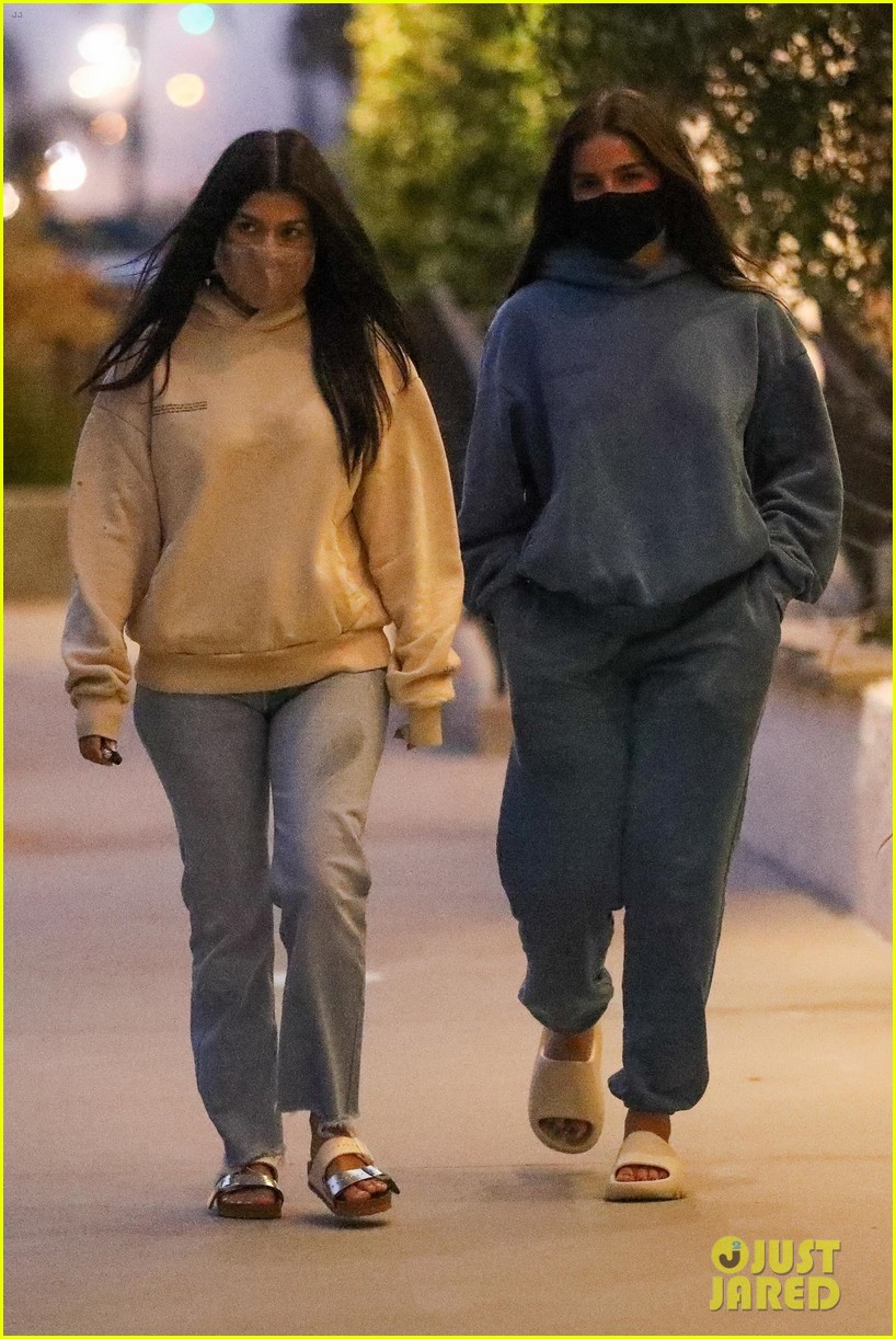 kourtney kardashian addison rae july 2020 01