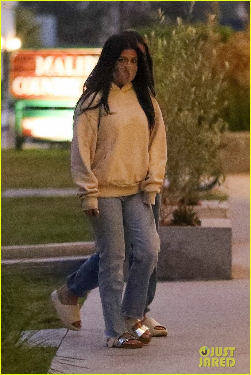 kourtney kardashian addison rae july 2020 02