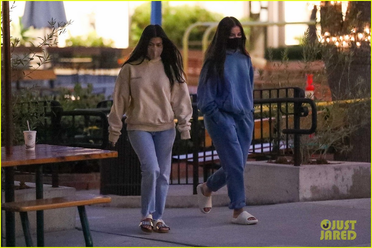 kourtney kardashian addison rae july 2020 05