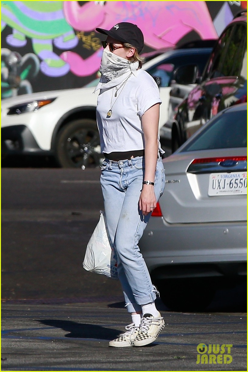 kristen stewart toy purchase rite aid friend 02