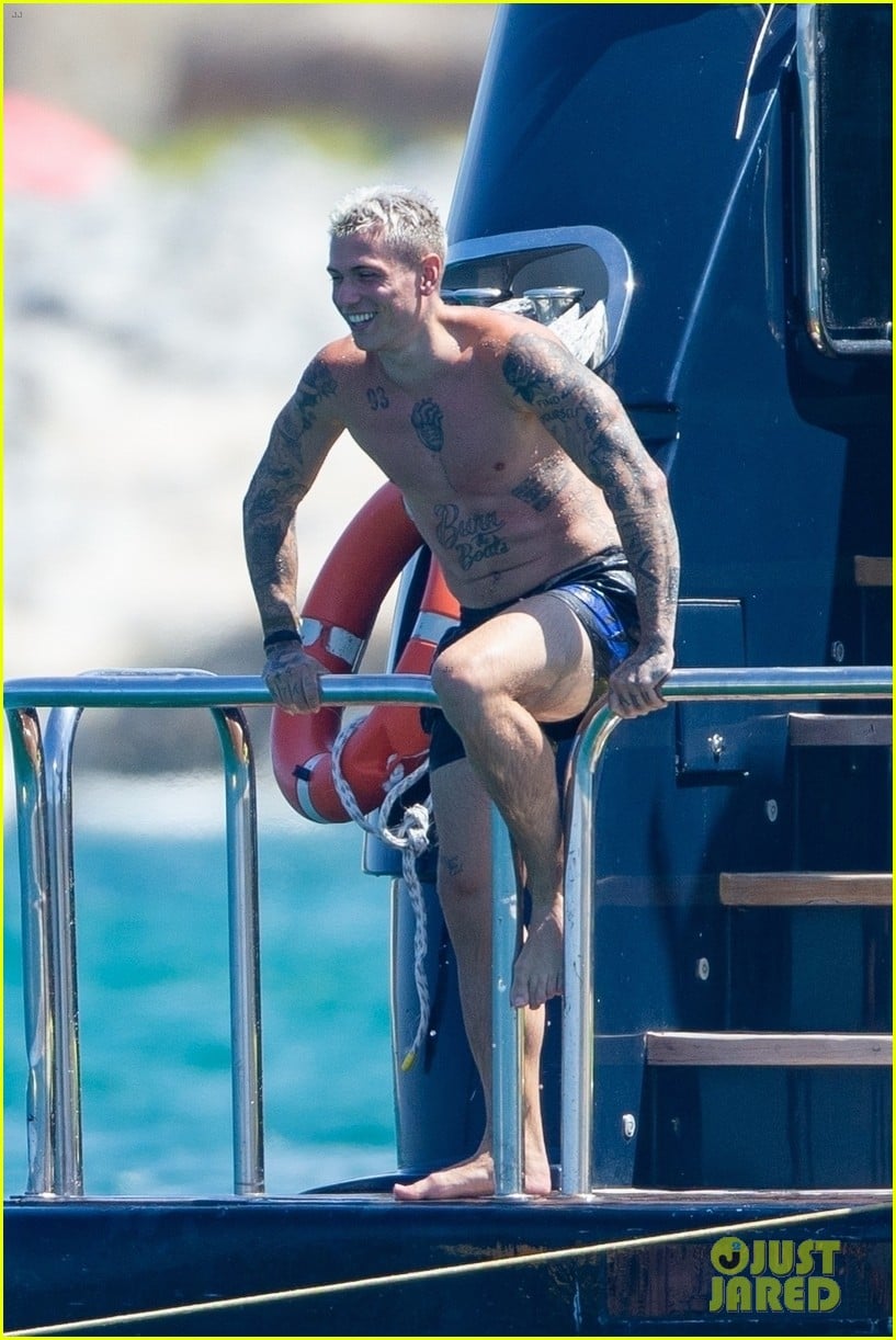 bella thorne pink bikini vacation with benjamin mascolo 02