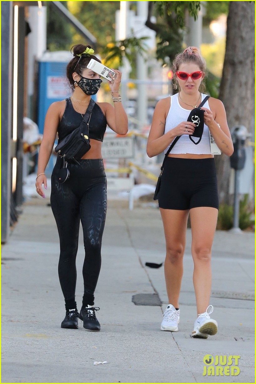 Full Sized Photo of vanessa hudgens abs show off black outfit workout ...