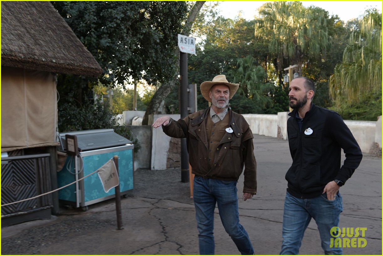 disney plus to take fans behind the scenes of animal kingdom 09.