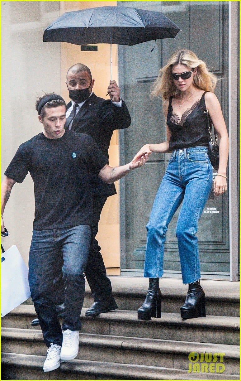 brooklyn beckham at his moms store with nicola peltz 01