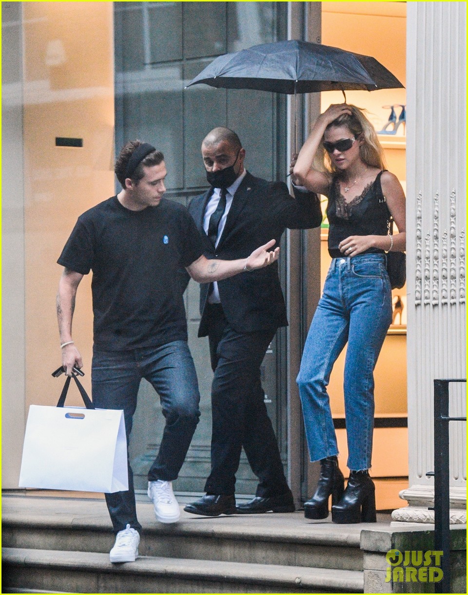 brooklyn beckham at his moms store with nicola peltz 13